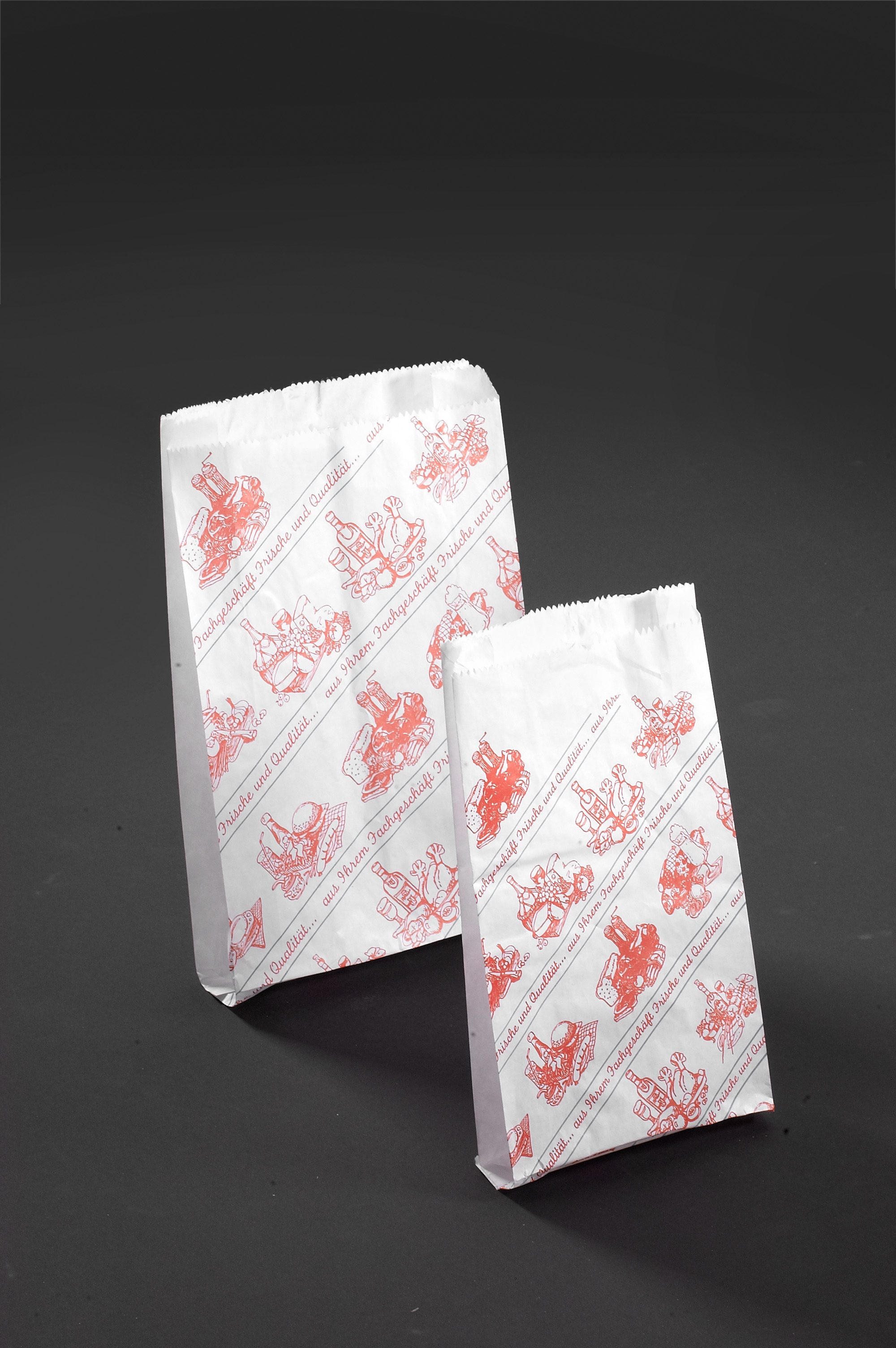 Faltenbeutel 56 weiss (1,5 kg), 40 g, Maße: 16+6x28 cm, gefädelt, m. rotem Motiv